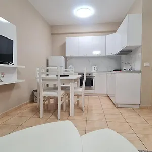 Apartment The Place, Vlorë